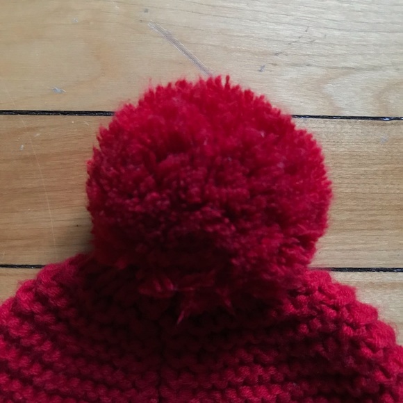 GAP RED BEANIE - Picture 2 of 3